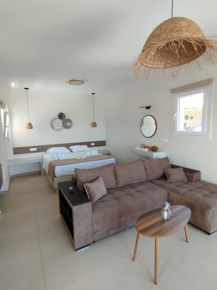 Deluxe Studio, Sea View, Beachfront photo 3