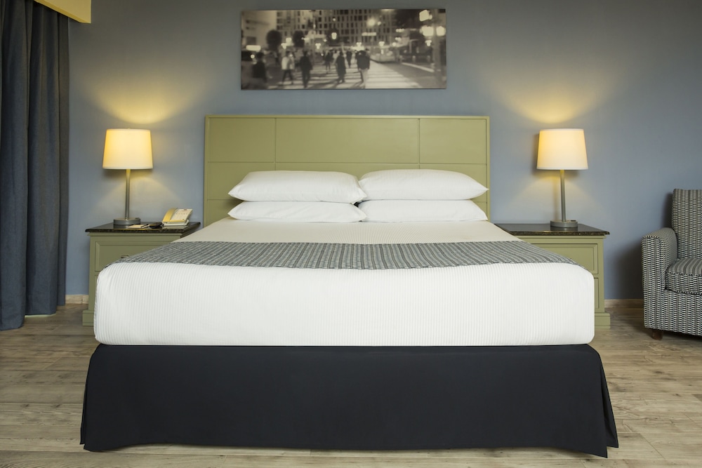 Standard Room, 1 King Bed - Photo 3