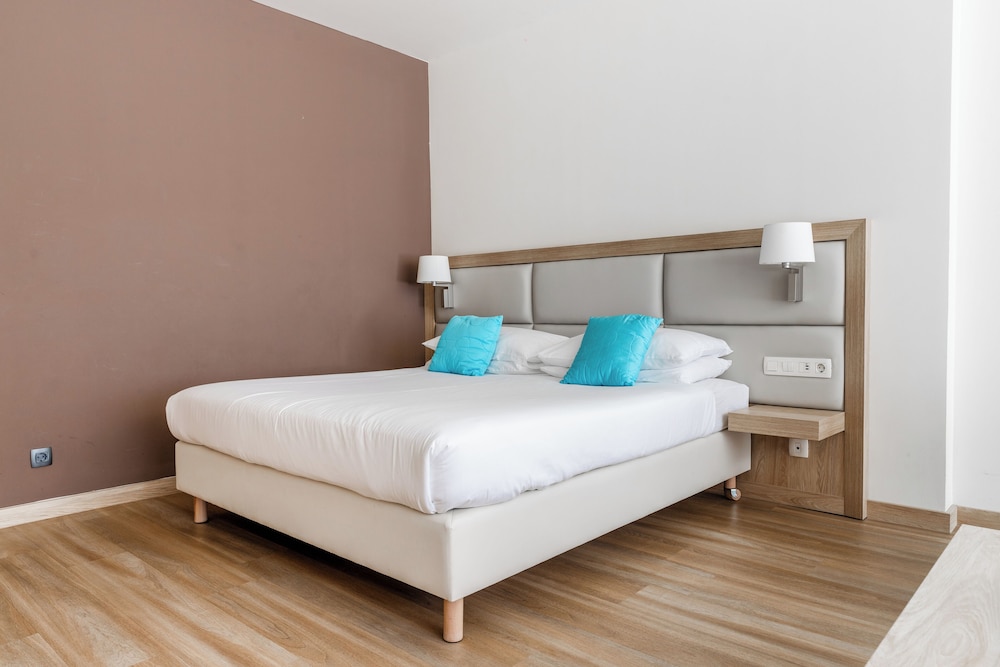 Superior Double or Twin Room, Non Smoking, Balcony, photo 6