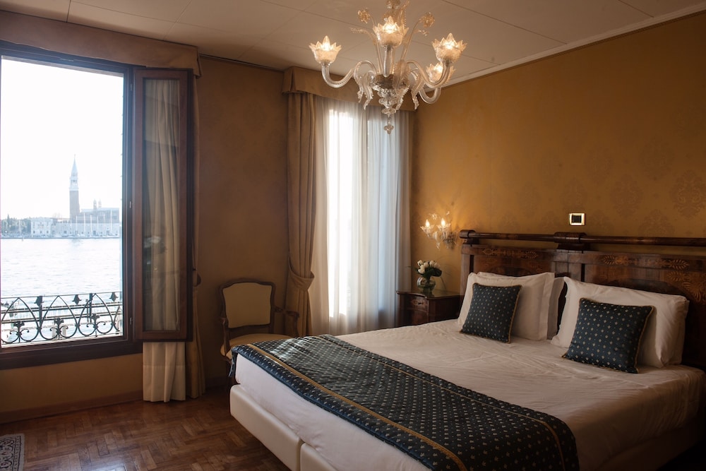 Deluxe Double Room, Lagoon View photo 1