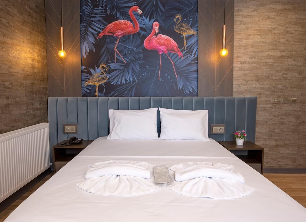 Standard Room, 1 Queen Bed photo 2