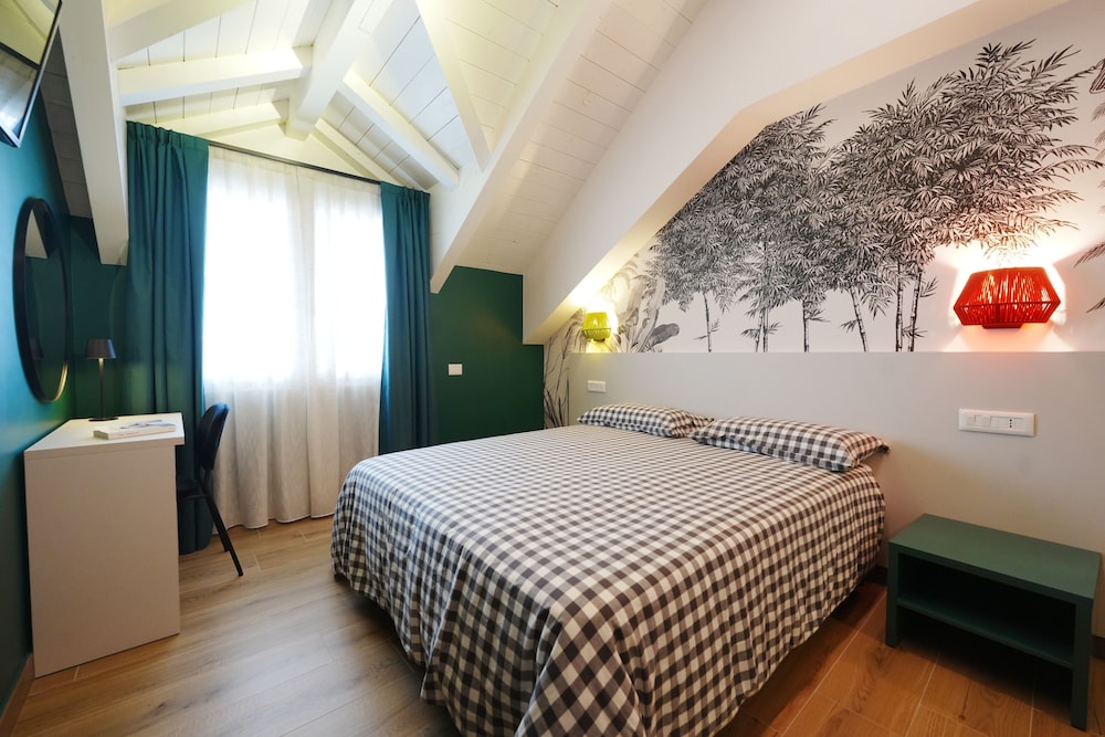 Comfort Room, Partial Sea View