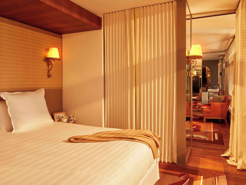 Suite, 1 King Bed, Terrace - Photo 3