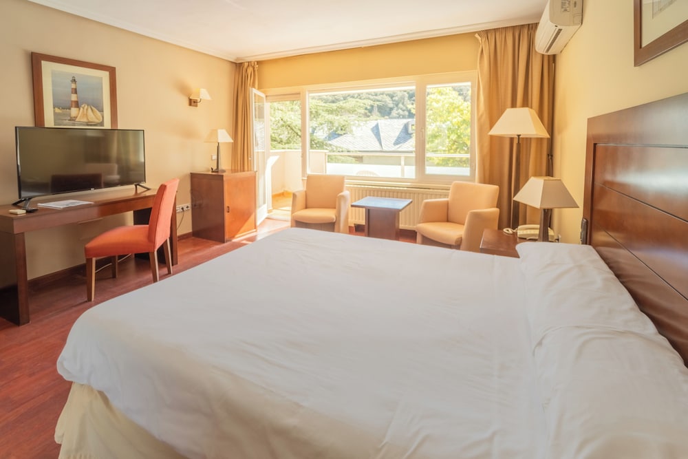 Habitación Doble Estándar, Vista Parcial al Lago