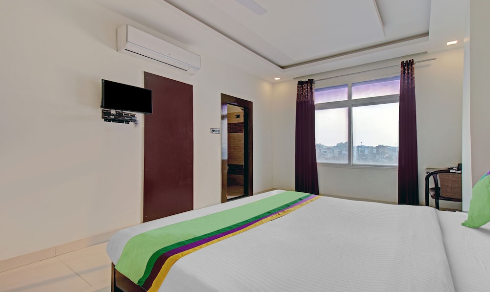 Deluxe Room - Photo 5