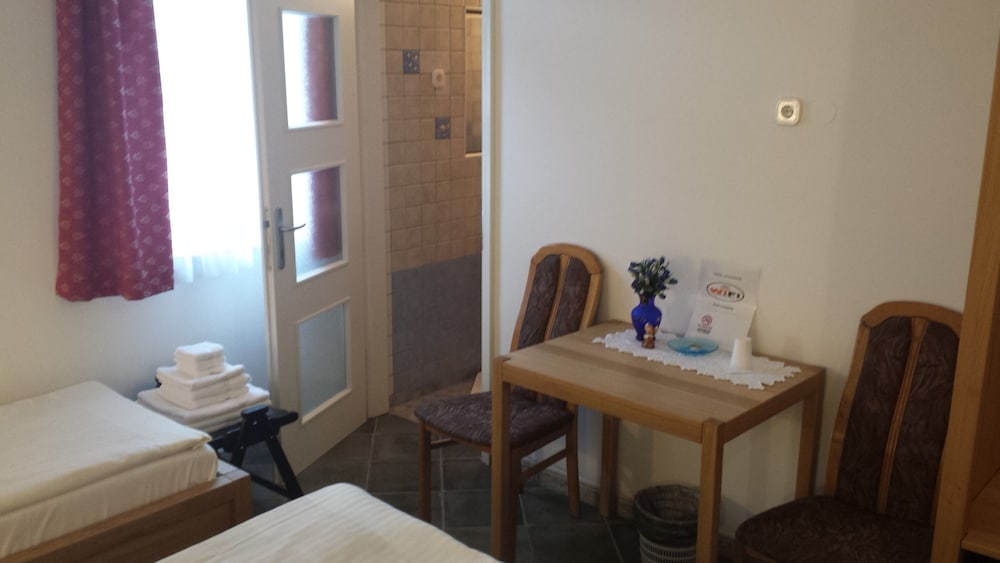 Standard Triple Room, 3 Twin Beds photo 3