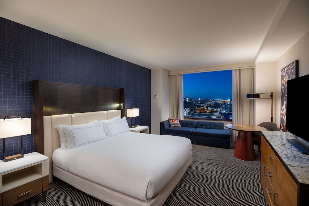 Presidential Room, 1 King Bed, City View