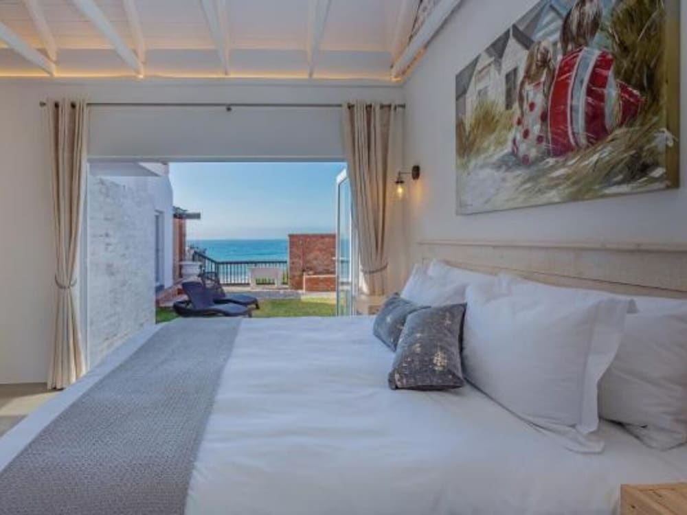 Deluxe Double Room, 1 King Bed, Partial Ocean View photo 1