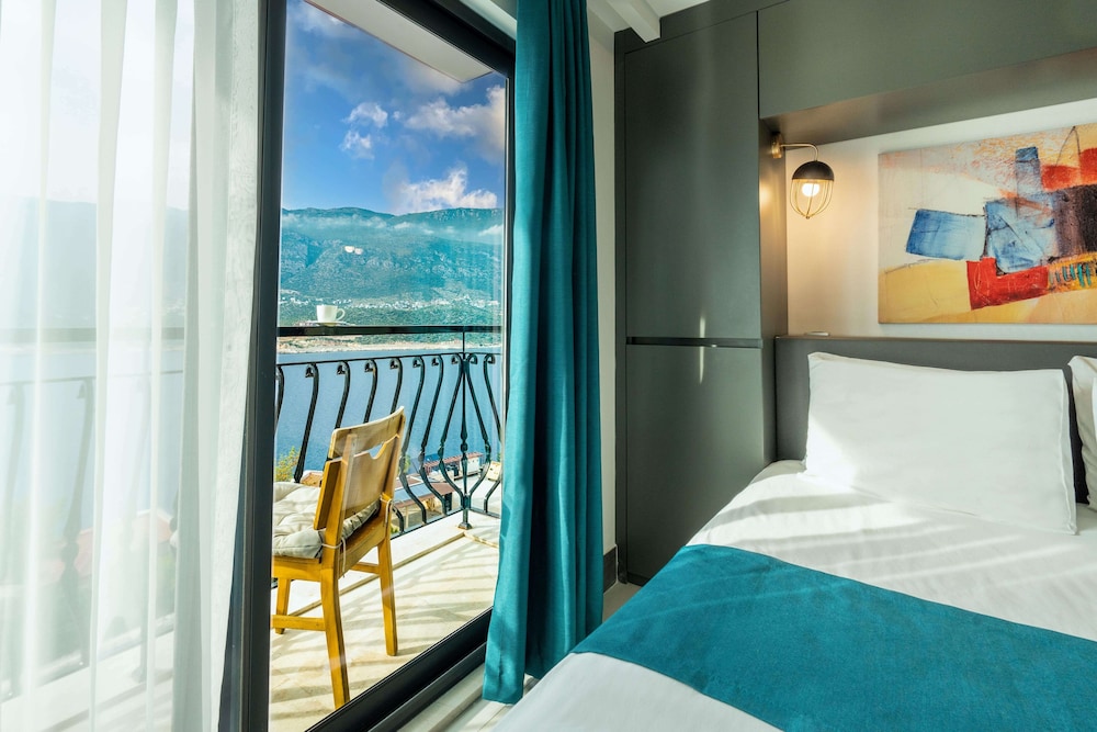 Deluxe Room, Balcony, Sea View - Photo 2