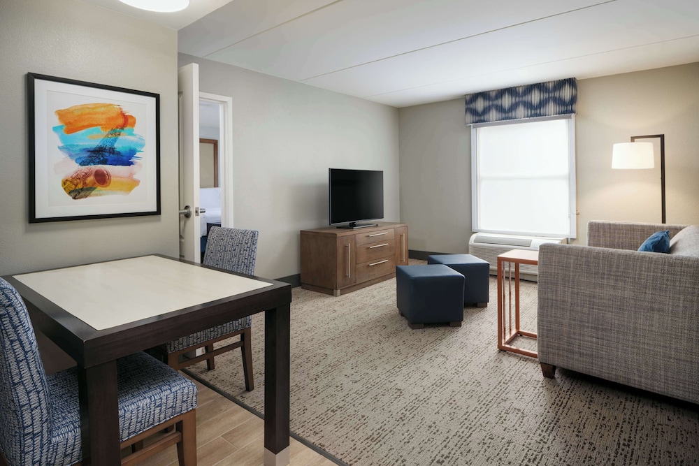 Suite, 2 Queen Beds, Kitchen - Photo 6