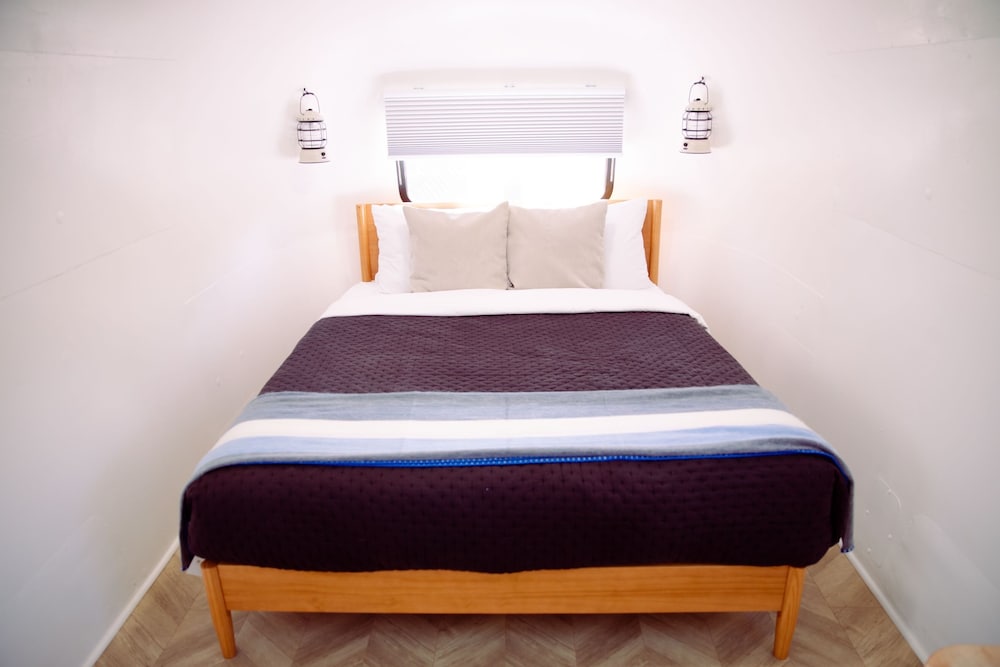 Mobile Home, Multiple Beds photo 2