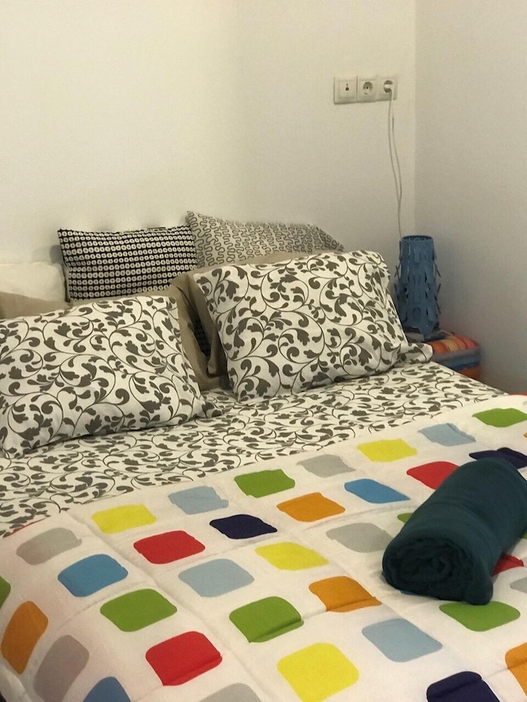 Apartamento de Diseño, 1 Dormitorio, Cocina, Frente a la Playa (Rojo)
