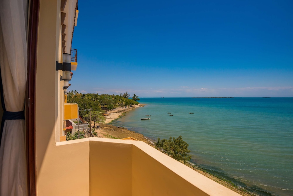 Superior Room, 1 King Bed, Ocean View photo 3