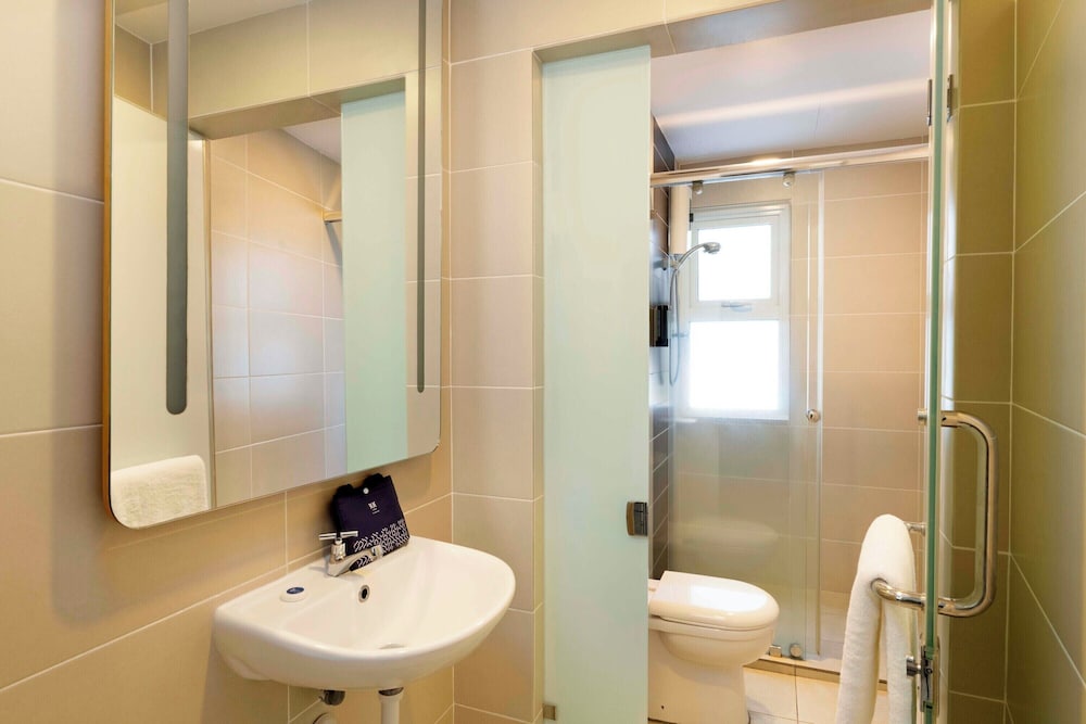 2 Bedroom Deluxe Suite Horizon View thumbnail 5