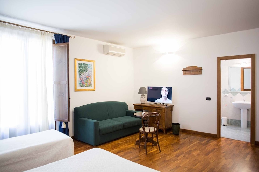 Superior Double or Twin Room, Balcony photo 2