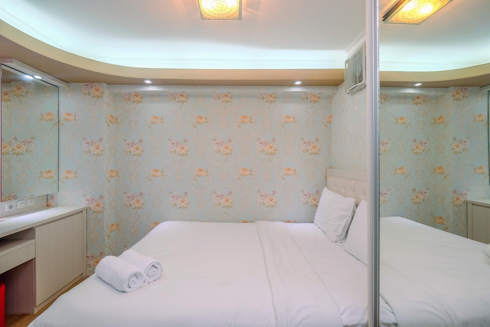 Room - Photo 15