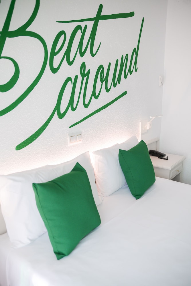 Deluxe Double Room, Balcony (2 adults) - Photo 2