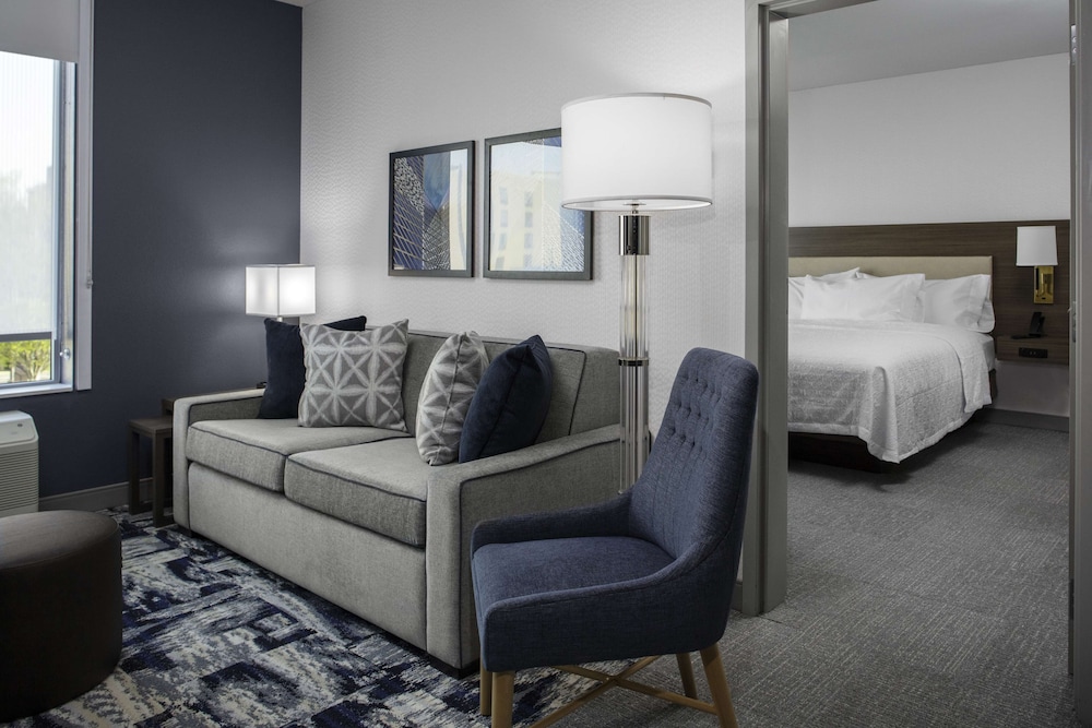 Suite, 1 Bedroom - Photo 3