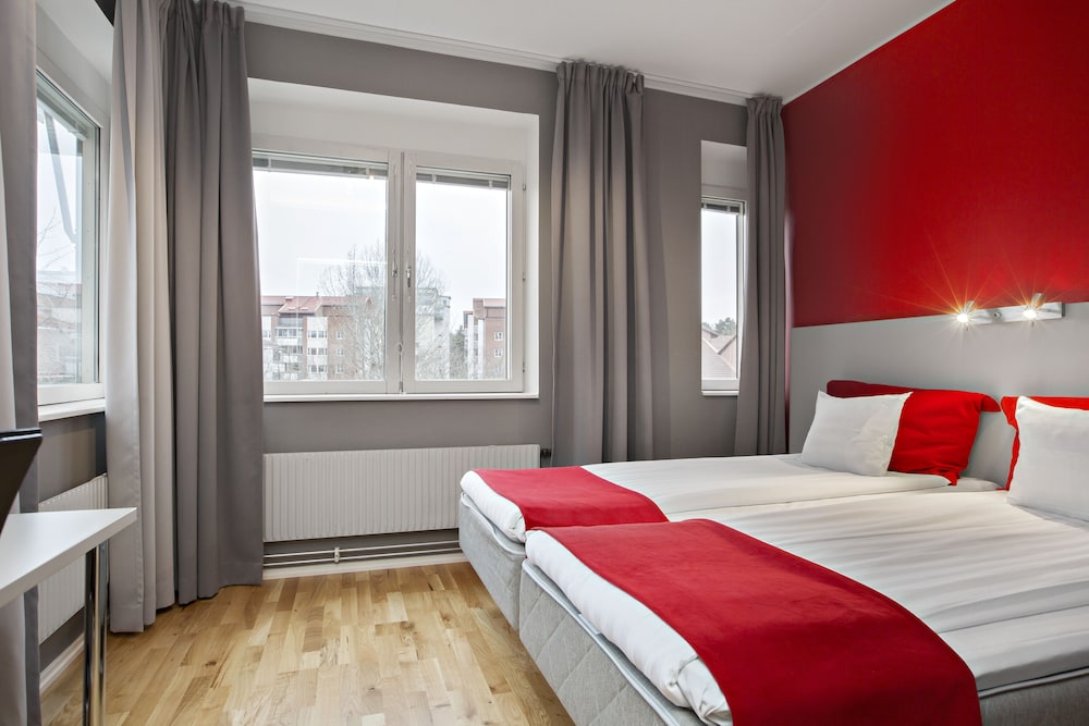 Standard Room, 2 Twin Beds, Accessible, Non Smoking (Walk-in Shower) - Photo 2