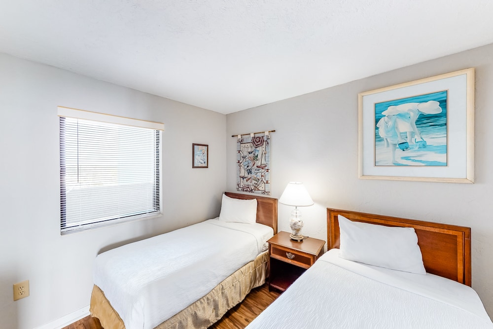 Condo, 2 Bedrooms (Oceanfront) photo 2