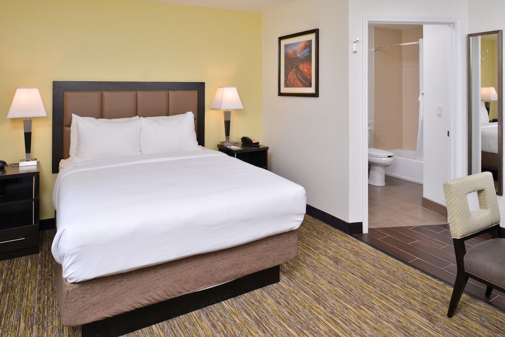 Studio Suite, 1 Queen Bed, Accessible (Communications) - Photo 4