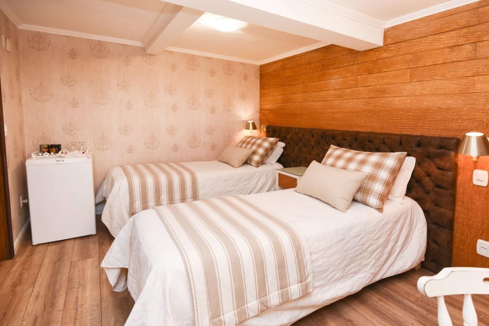 Deluxe Quadruple Room (Quadruple)
