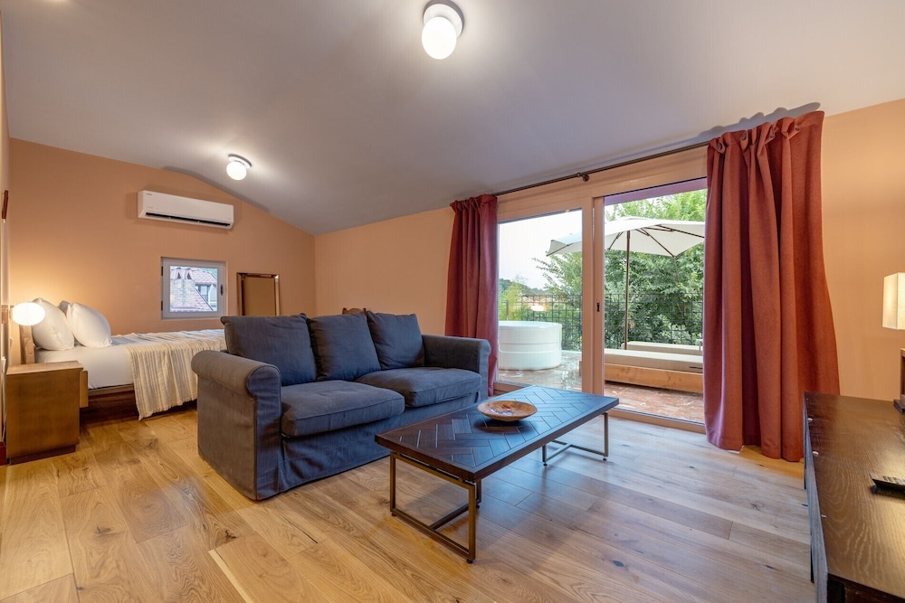 Honeymoon Double Room, Pool Access