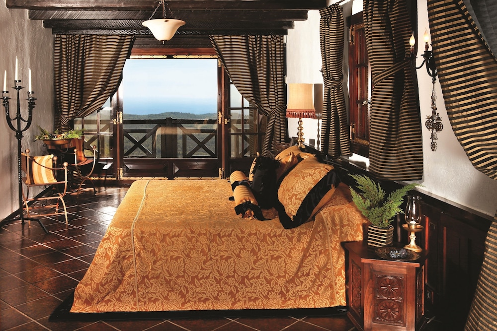 Grand Villa, Multiple Bedrooms (Sleeps 48) photo 1