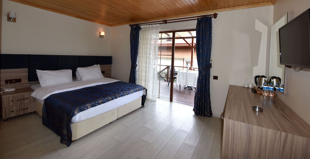 Room, 1 Double Bed, Lanai, Partial Sea View (Annex)