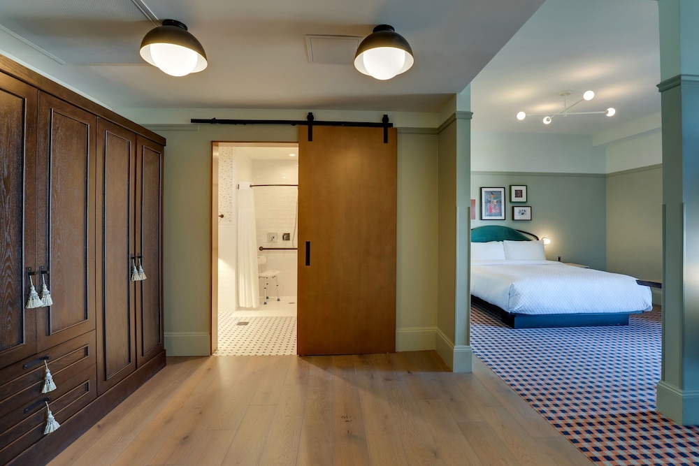Junior Suite, 1 King Bed - Photo 2