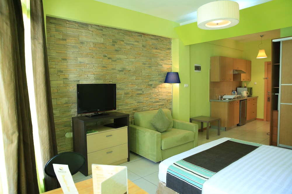 Standard Room, 1 King Bed photo 2