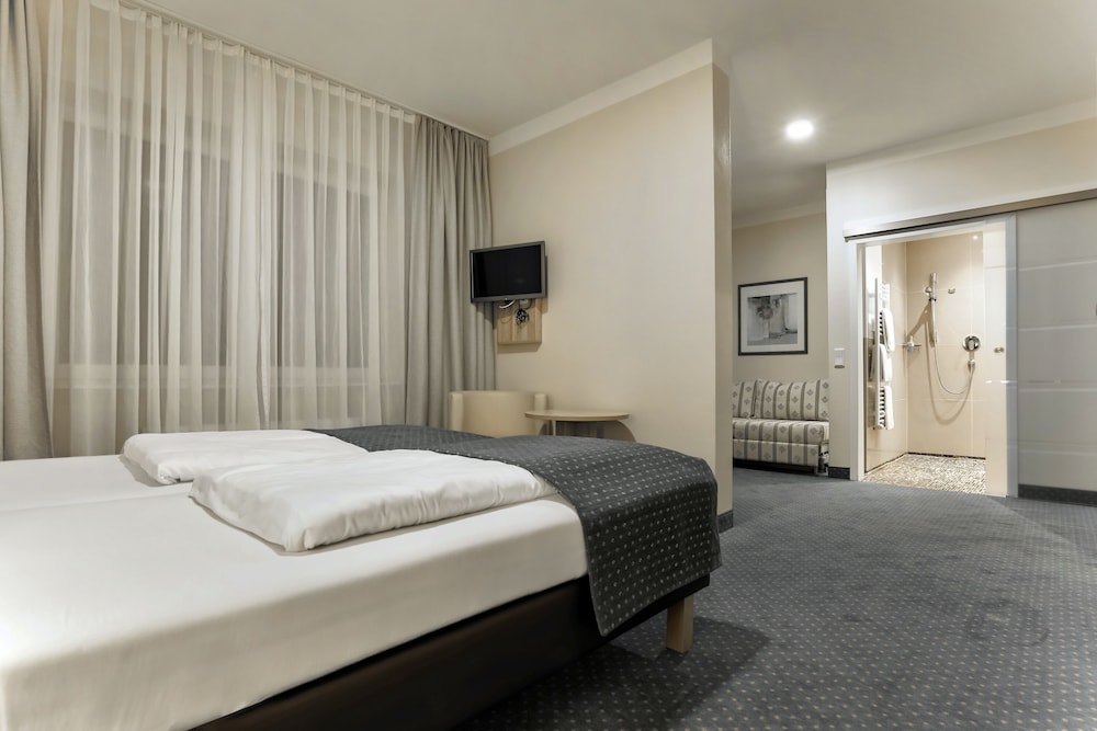 Standard Double Room (large ) photo 3