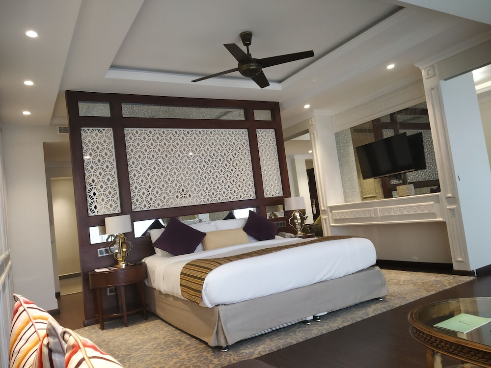 Wild Orchid Suite with Private Terrace and Mountain view