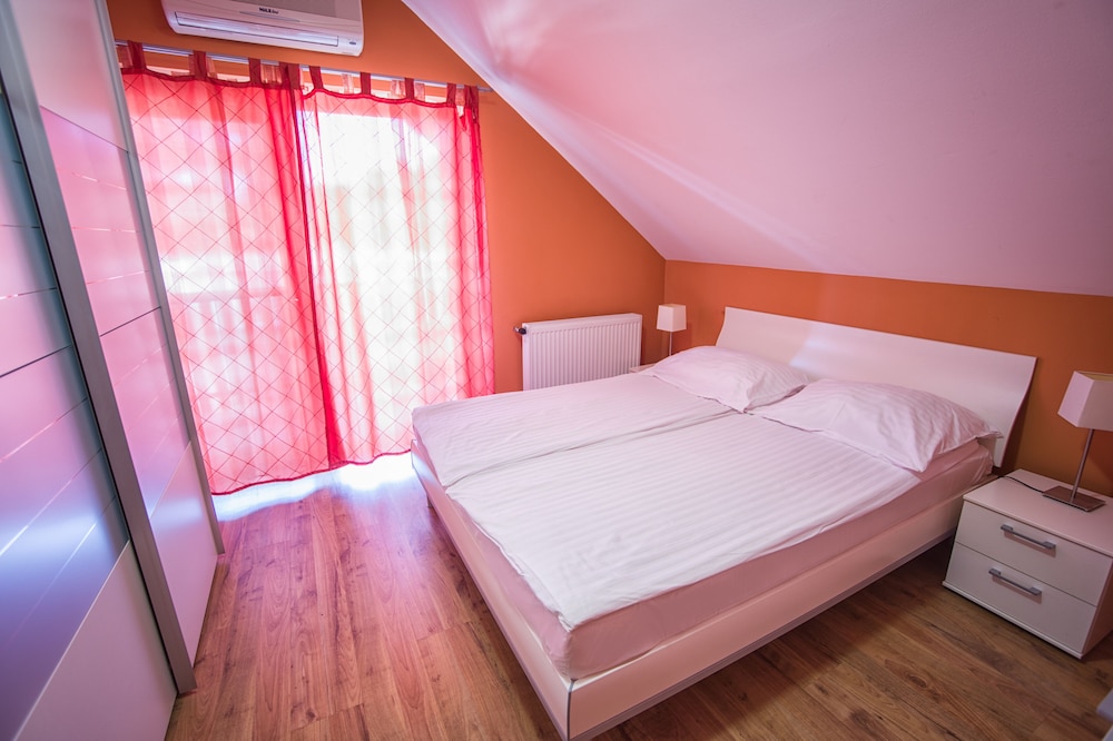 Grand Apartment, 2 Bedrooms photo 2