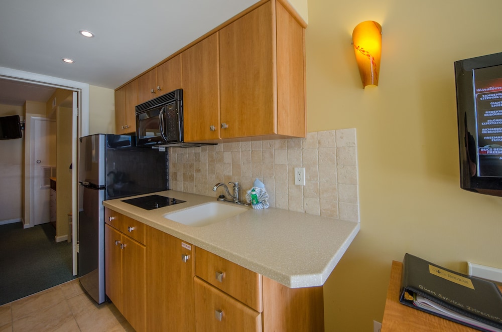 Standard Suite, 1 Bedroom, Pool View photo 2