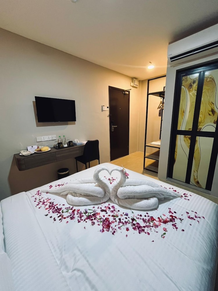Deluxe Double Room, City View