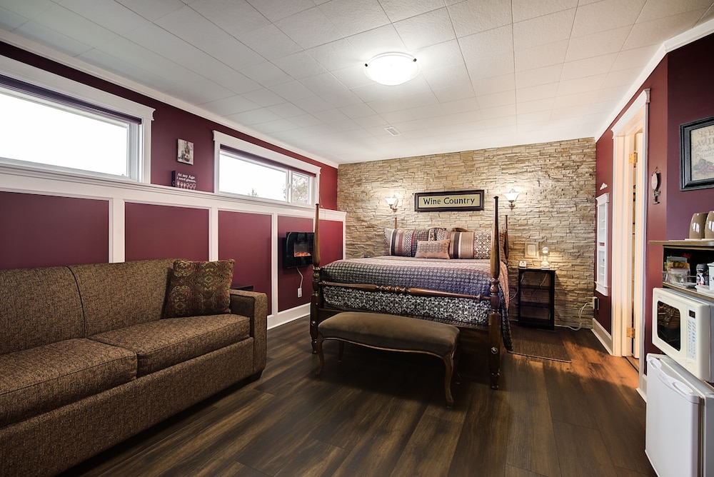 Suite, 1 Queen Bed photo 2