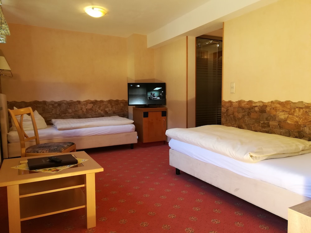 Classic Twin Room, 2 Twin Beds, Non Smoking, Mountainside photo 1