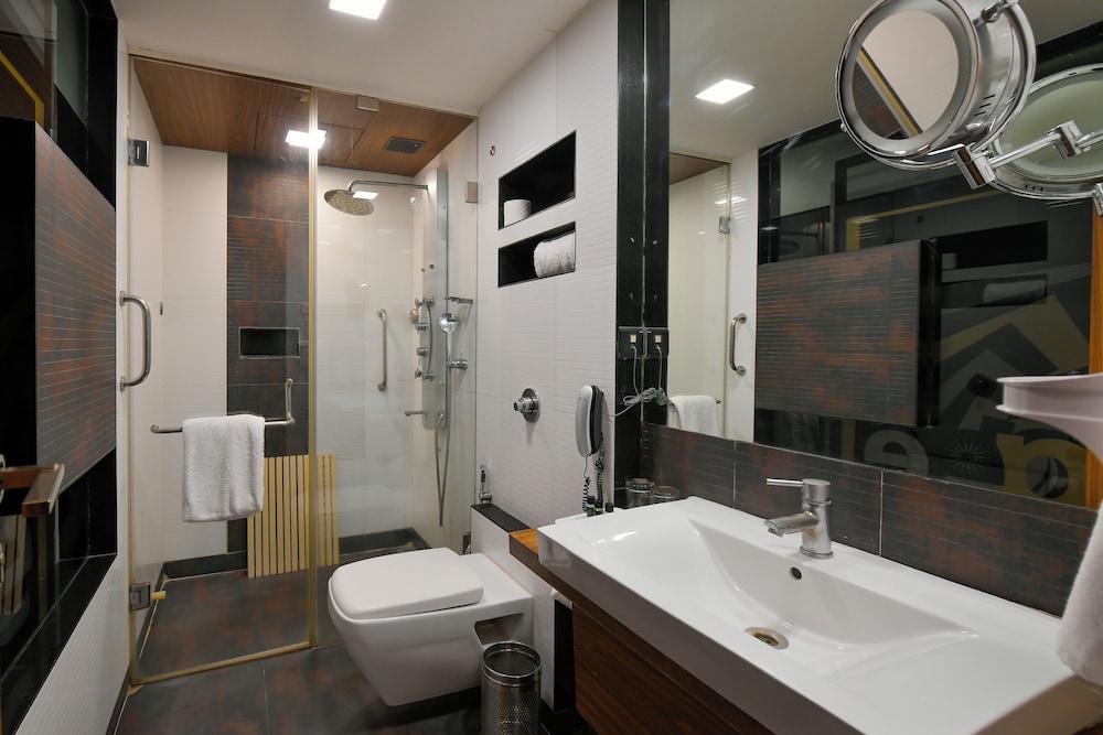 Premium Double Room, 1 King Bed - Photo 6