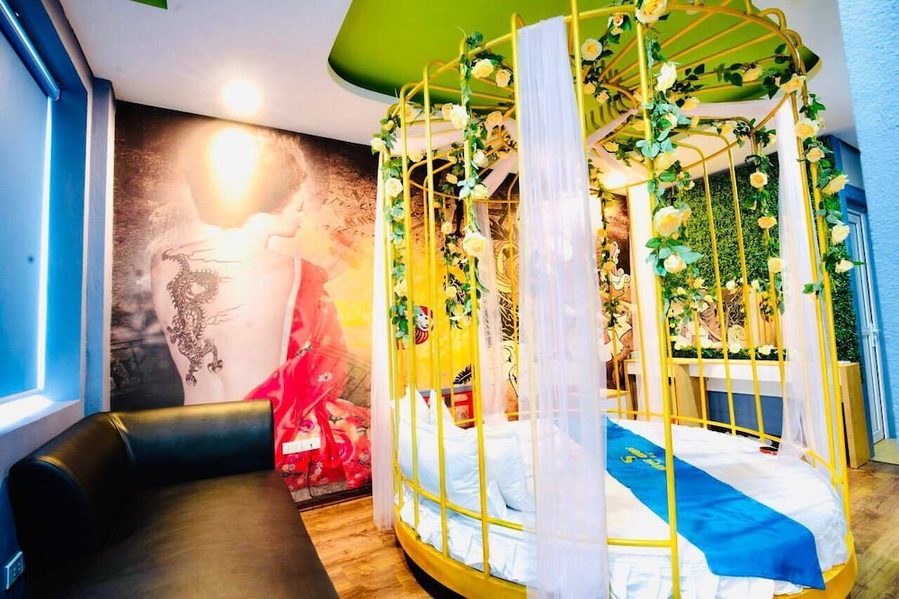 Honeymoon Room