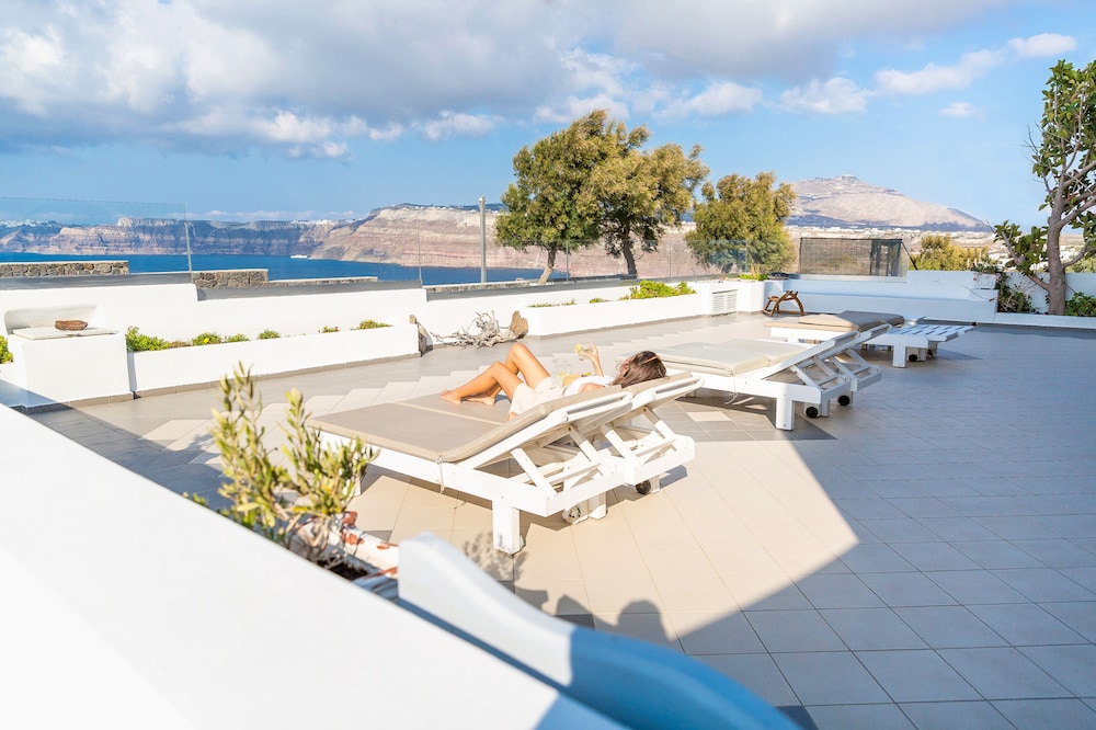 Superior Room, Terrace (Caldera View) - Photo 4