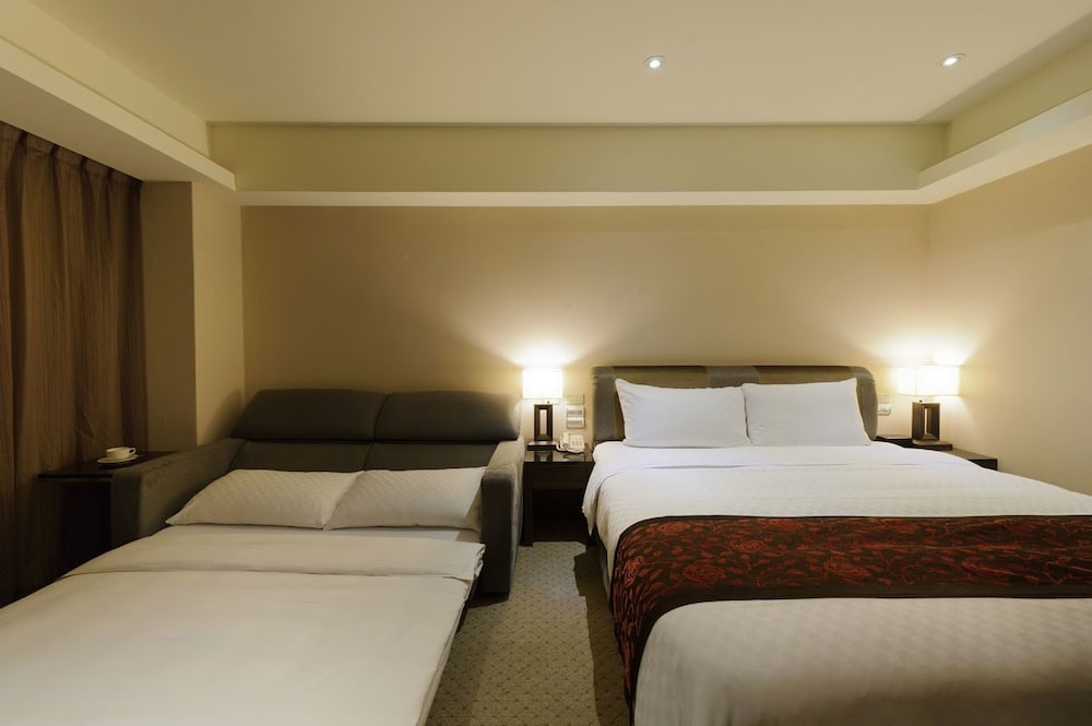 Executive Quadruple Room photo 3