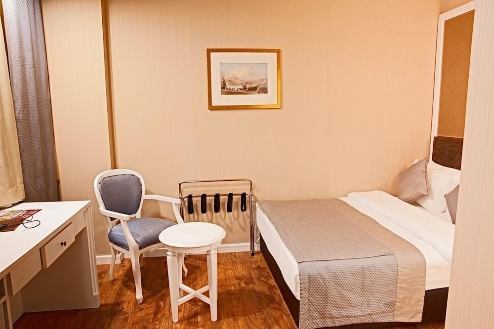Economy Room photo 3