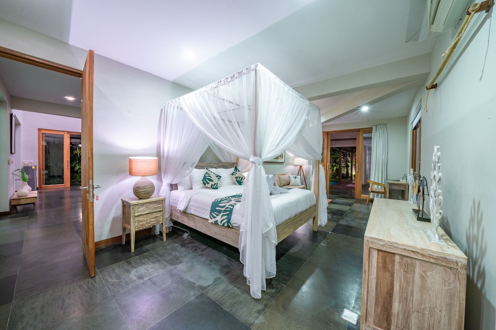 Family Villa, 4 Bedrooms, Pool View - Photo 7