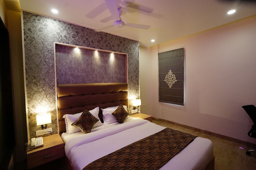 Deluxe Room - Photo 8