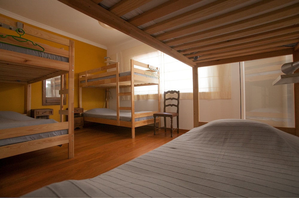 Shared Dormitory, Mixed Dorm, Private Bathroom (1 Bed in a 6 Bed Dorm) photo 3