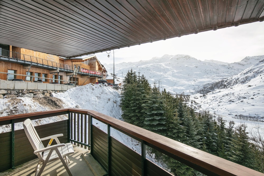 Classic Triple Room, Balcony photo 3