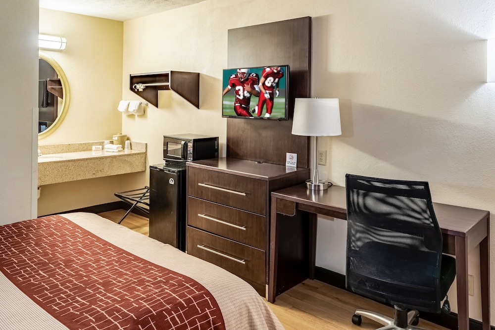Deluxe Room, 1 Queen Bed, Non Smoking - Photo 3
