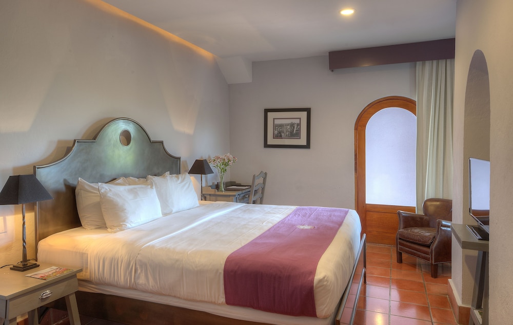 Grand Suite, 1 King Bed with Sofa bed, Balcony, Garden View - Photo 2