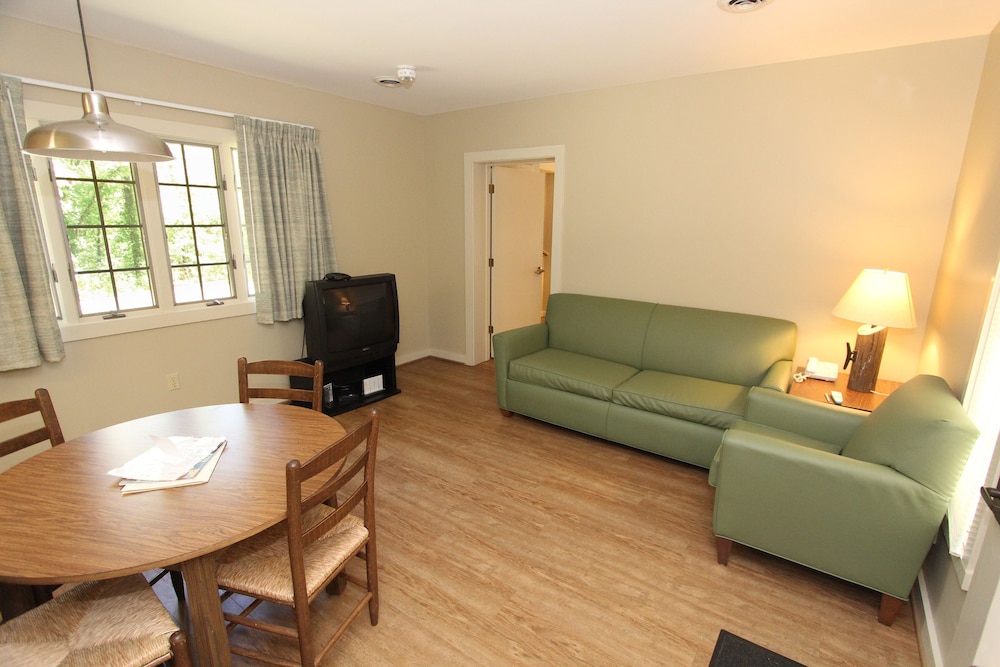 Cottage, 1 Queen Bed with Sofa bed, Accessible photo 3